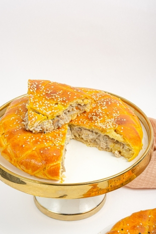 Пирог из курицы с грибами